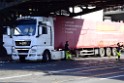 LKW blieb unter Bruecke haengen Koeln Deutz Opladenerstr Deutz Muelheimerstr P077